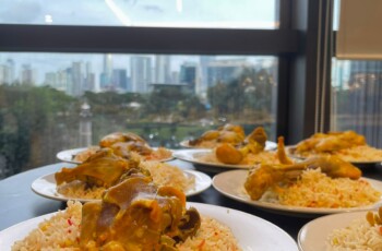 hadramout-gallery-customer